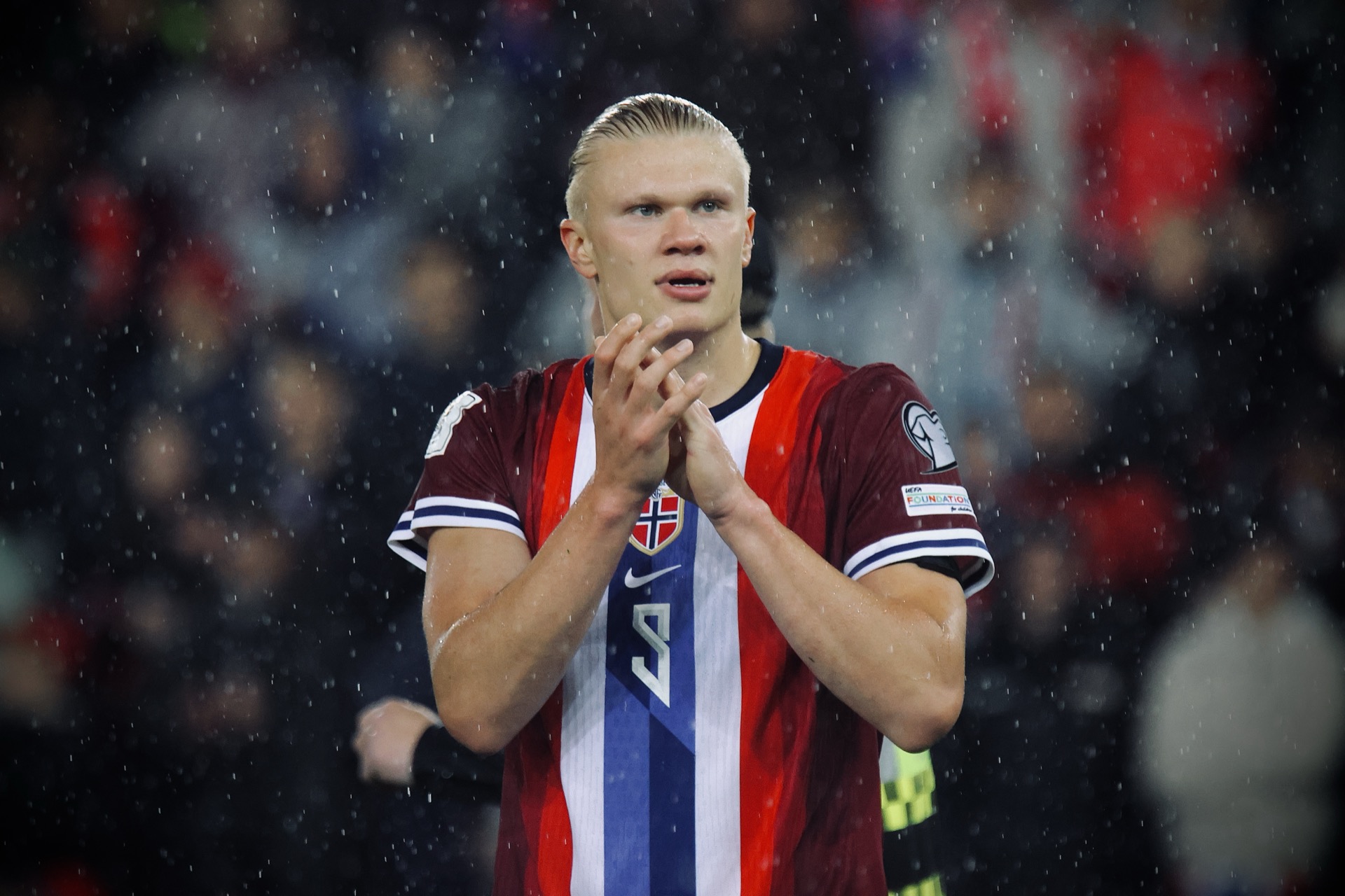 Erling Haaland playing for Norway in the rain